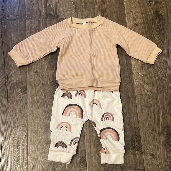 Amazon Other - Amazon Kids Matching Set - Beige and Multicolor